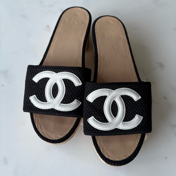 Chanel Black and White Slide Sandals Size 39.5 - Picture 8 of 16